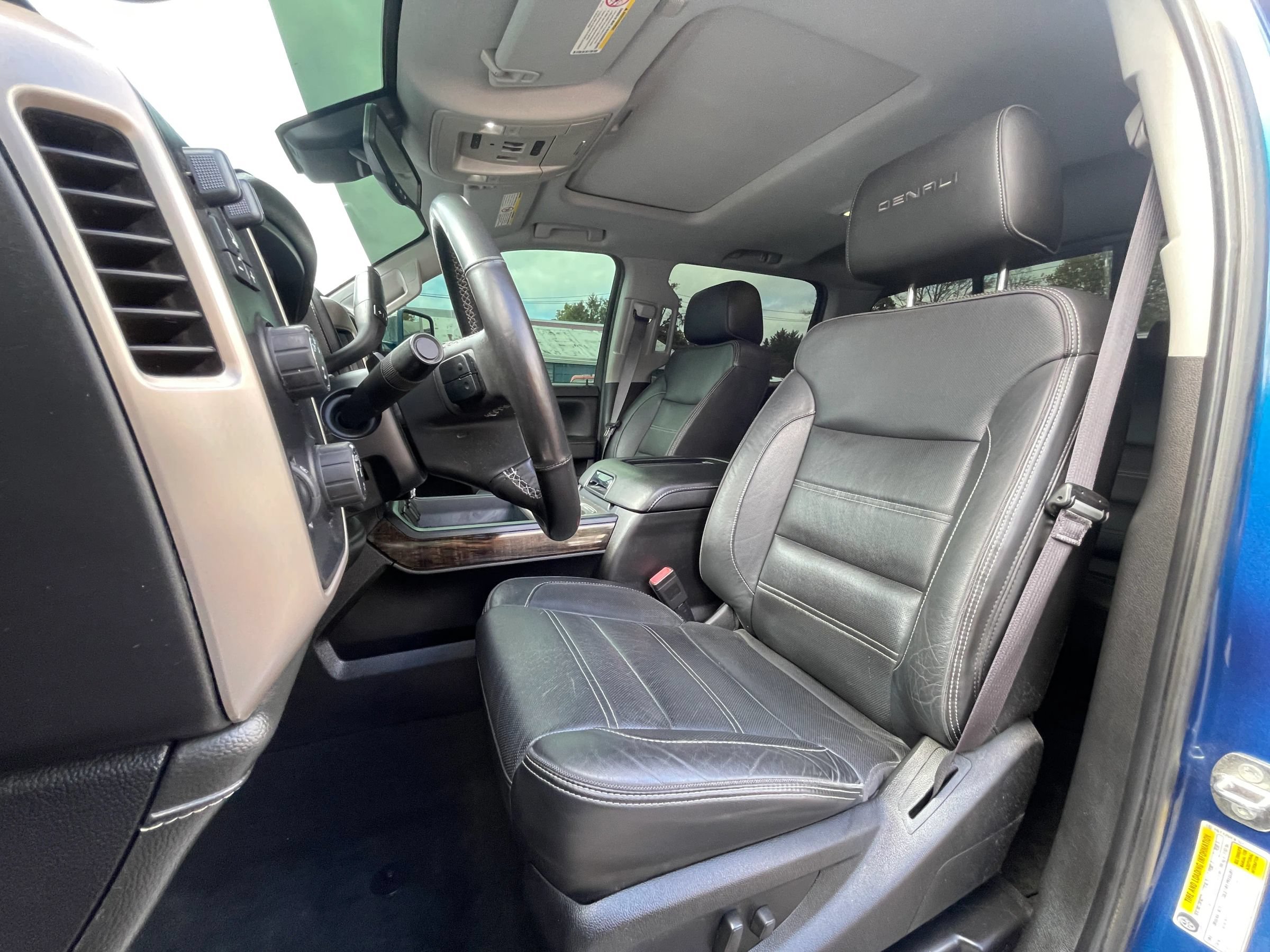 Used 2016 GMC Sierra 2500 Denali w/ Duramax Plus Package AWD/4WD image 10
