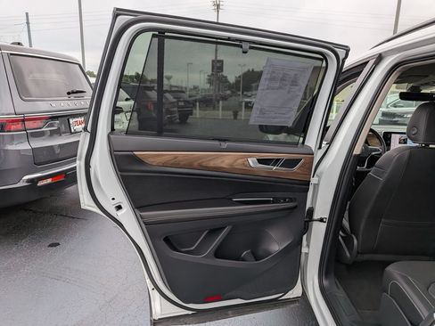Used 2026 Volkswagen Atlas SE AWD/4WD image 21