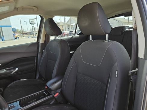 Used 2022 Nissan Kicks SV image 11