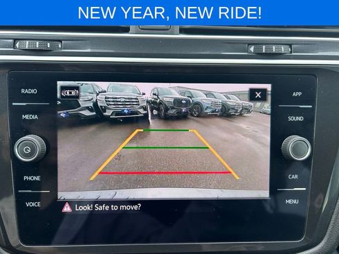 Used 2024 Volkswagen Tiguan SE image 43