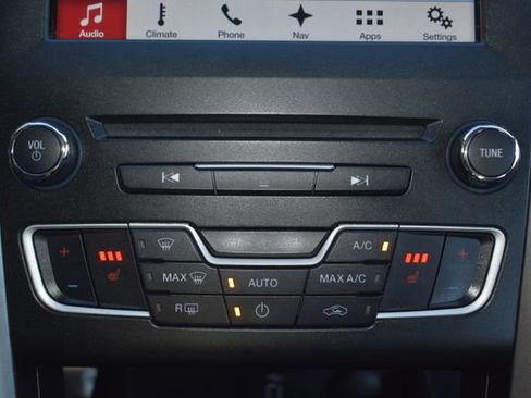 Used 2017 Ford Fusion SE w/ Fusion SE Technology Package FWD image 29