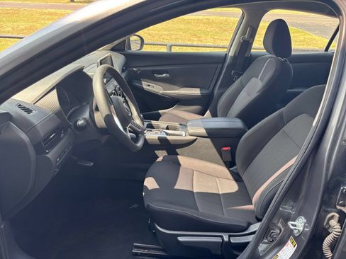 Used 2025 Nissan Sentra SV FWD image 20