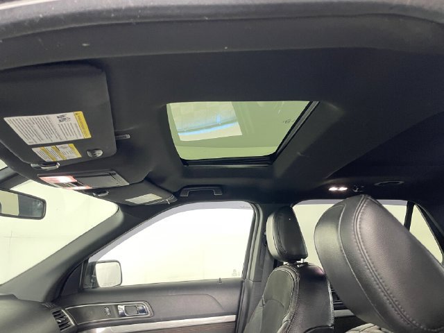 Used 2018 Ford Explorer XLT w/ Equipment Group 202A AWD/4WD image 11