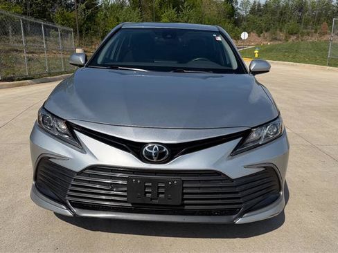 Used 2022 Toyota Camry LE w/ Carpet Mat Package (TMS) FWD image 8