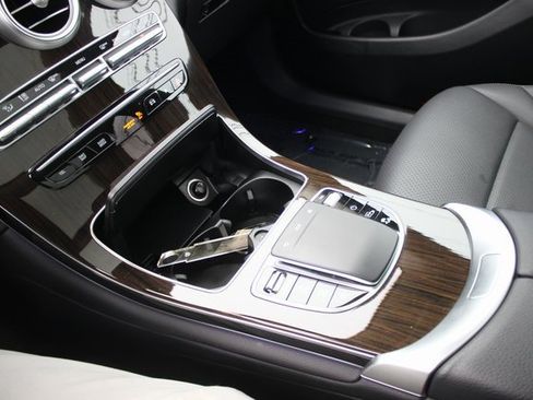 Used 2021 Mercedes-Benz GLC 300 4MATIC image 11