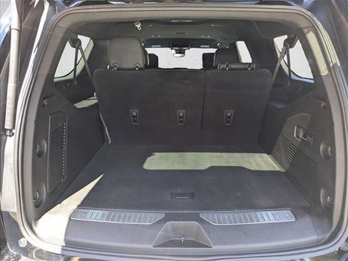 Used 2023 Chevrolet Suburban Premier w/ Advanced Technology Package AWD/4WD image 6