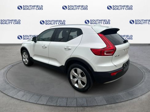 Used 2022 Volvo XC40 T5 Momentum AWD/4WD image 4