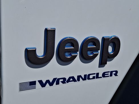 Used 2024 Jeep Wrangler Unlimited Rubicon 4xe AWD/4WD image 28
