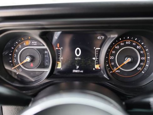 Used 2024 Jeep Wrangler Sahara image 17