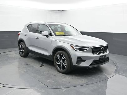 Used 2025 Volvo XC40 B5 Core