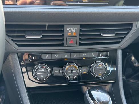 Used 2024 Volkswagen Jetta SE w/ Panoramic Sunroof Package image 21