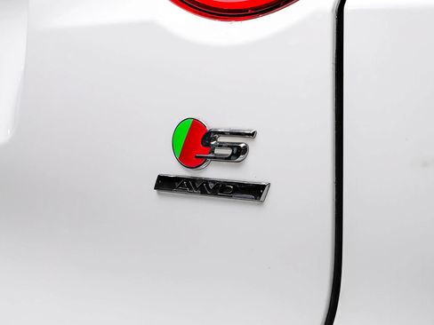 Used 2017 Jaguar F-PACE S AWD/4WD image 43