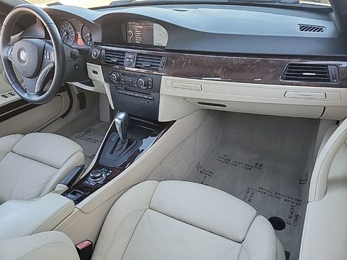 Used 2011 BMW 335i Convertible image 16