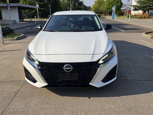 Used 2024 Nissan Altima 2.5 S FWD image 2