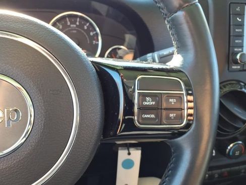 Used 2015 Jeep Wrangler Unlimited Sahara image 16