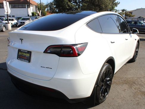 Used 2022 Tesla Model Y Long Range AWD/4WD image 35
