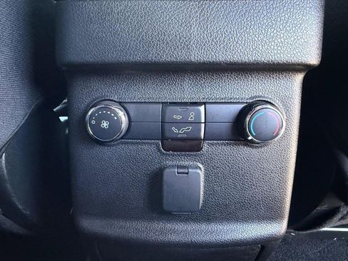 Used 2019 Ford Explorer XLT w/ Equipment Group 201A AWD/4WD image 27