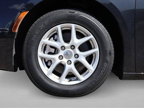 Used 2017 Chrysler Pacifica LX FWD image 9
