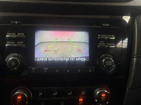 Used 2017 Nissan Rogue S FWD image 14