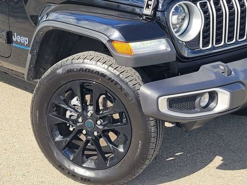 Used 2025 Jeep Wrangler Unlimited Sahara w/ Safety Group image 9