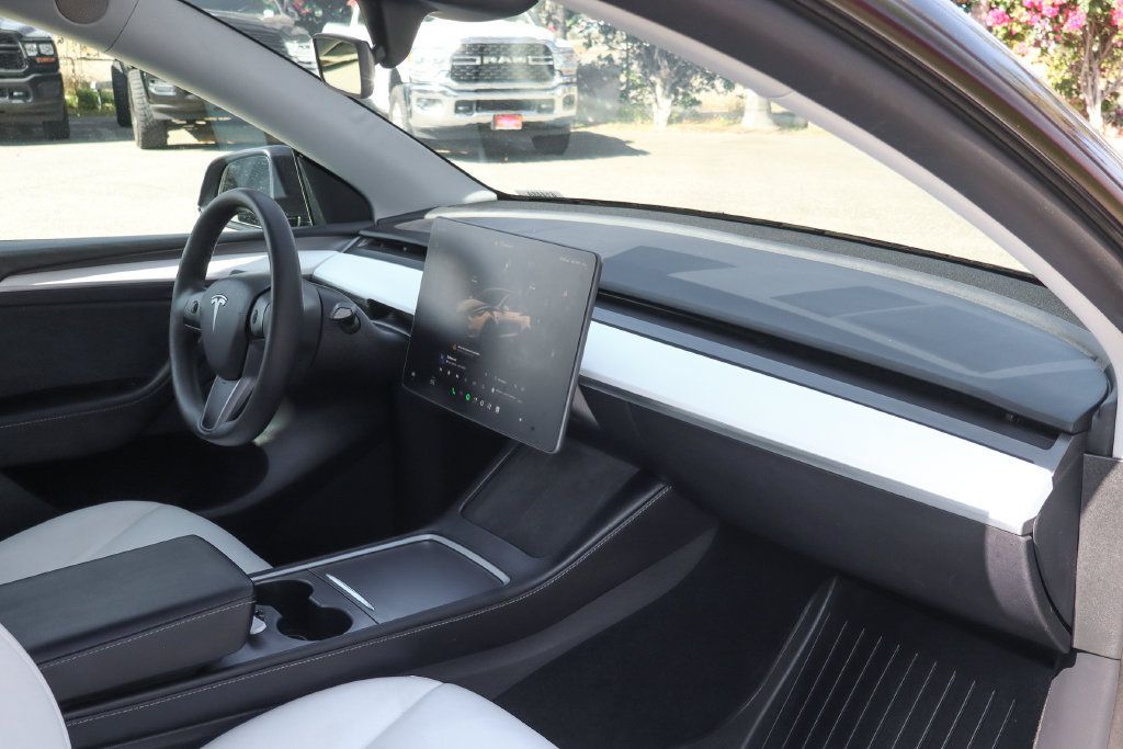 Used 2025 Tesla Model Y Long Range RWD image 32
