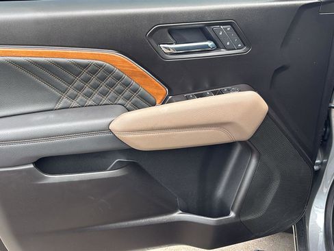 Certified 2025 GMC Canyon Denali image 16