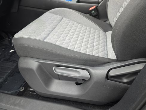 Used 2025 Volkswagen Tiguan S image 27