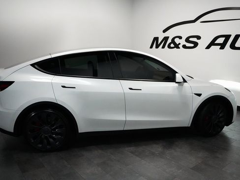Used 2022 Tesla Model Y Performance AWD/4WD image 9