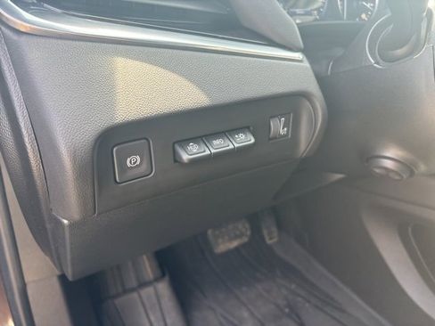 Used 2023 Buick Enclave Avenir image 11