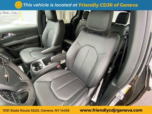 New 2026 Chrysler Pacifica Select image 10