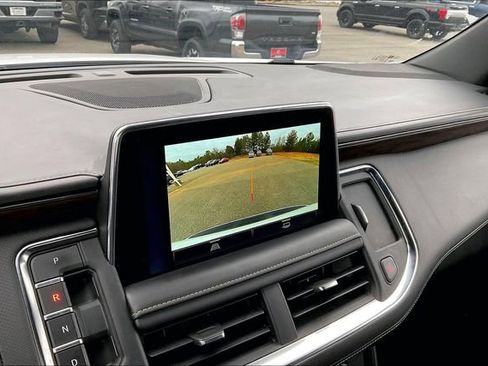 Used 2023 Chevrolet Suburban Premier image 11