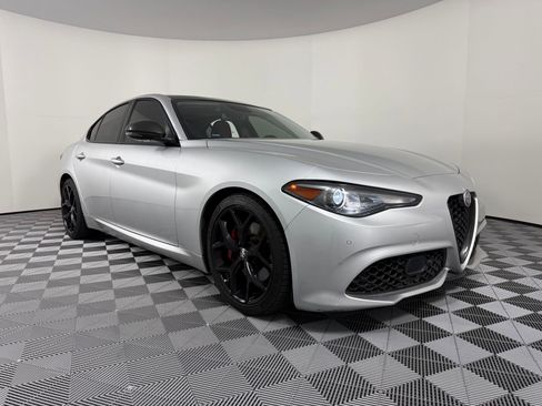 Used 2019 Alfa Romeo Giulia w/ Quick Order Package 22K Sport image 7