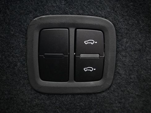 Certified 2026 Porsche Cayenne S AWD/4WD image 32