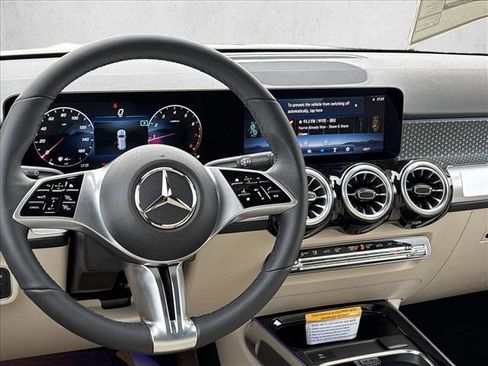 Certified 2025 Mercedes-Benz GLB 250 image 18