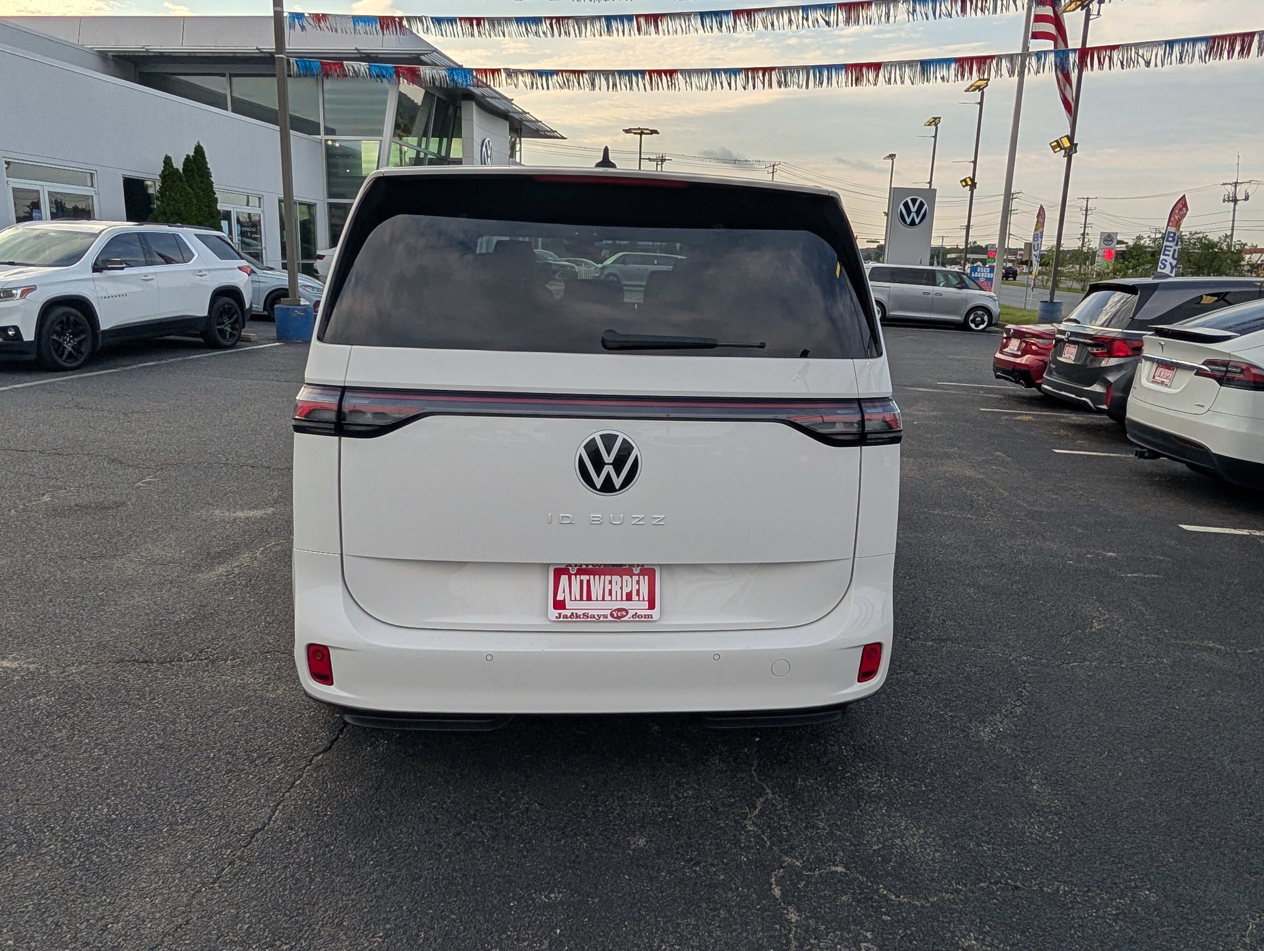 Used 2025 Volkswagen ID. Buzz Pro S RWD image 4
