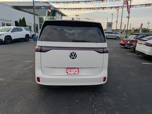 Used 2025 Volkswagen ID. Buzz Pro S Plus RWD image 4