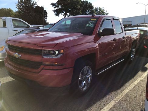 Used 2018 Chevrolet Silverado 1500 Custom w/ Custom Value Package RWD image 2