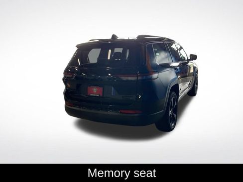 Used 2022 Jeep Grand Cherokee L Limited w/ Black Appearance Package AWD/4WD image 18