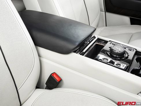 Used 2022 Rolls-Royce Cullinan w/ Cullinan Package AWD/4WD image 34