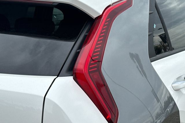 New 2026 Kia Niro Wave w/ Wave Preserve Package FWD image 35