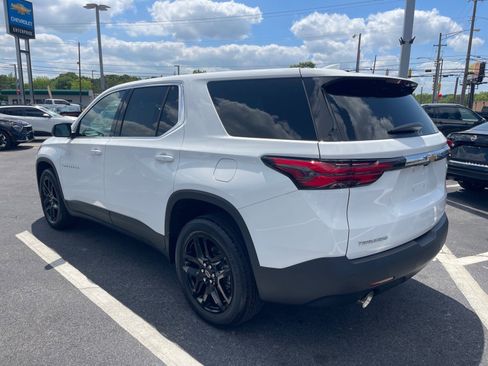 Used 2023 Chevrolet Traverse LS image 12