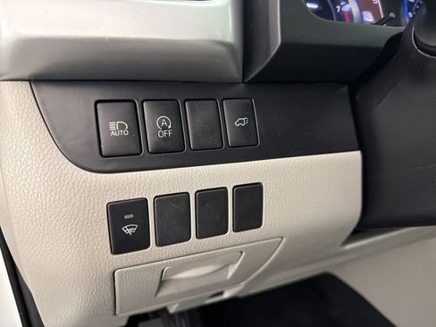 Used 2019 Toyota Highlander XLE image 16
