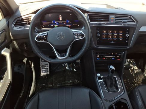 Certified 2024 Volkswagen Tiguan SE R-Line image 25