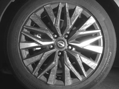 Used 2025 Nissan Altima 2.5 SV FWD image 12