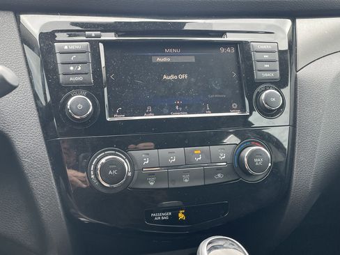 Used 2020 Nissan Rogue Sport S image 8