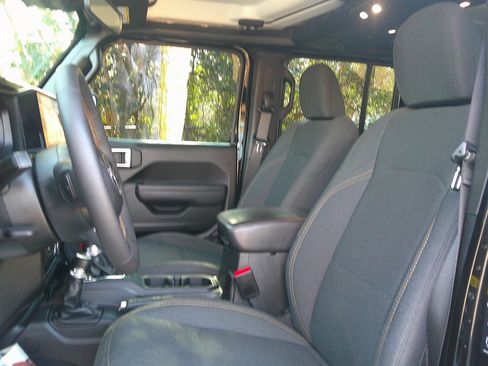 Used 2024 Jeep Gladiator Sport image 16