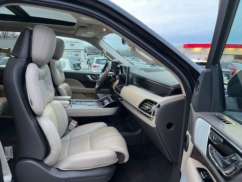 Used 2024 Lincoln Navigator Reserve image 22