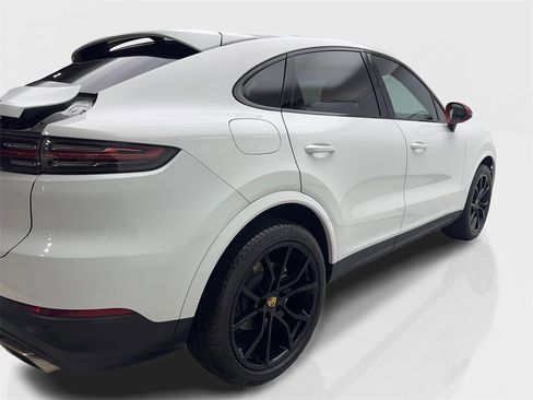 Used 2020 Porsche Cayenne w/ Premium Package image 13