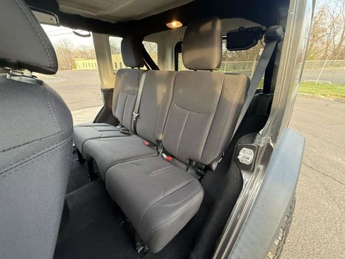 Used 2018 Jeep Wrangler Unlimited Sport S image 20