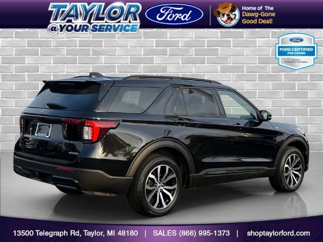 Certified 2025 Ford Explorer ST-Line AWD/4WD image 3